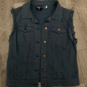 Sleeveless jean jacket